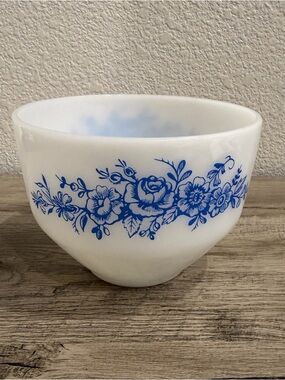 Vintage Federal Milk Glass Blue Roses Mixing Bowl Without Lid 1 1/2 Quart Mint
